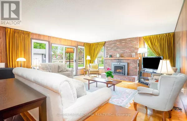 Toronto (willowridge-martingrove-richview), ON M9R3W9,43 VANDERBRENT CRESCENT