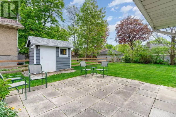 Toronto (willowridge-martingrove-richview), ON M9R3W9,43 VANDERBRENT CRESCENT