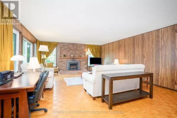 Toronto (willowridge-martingrove-richview), ON M9R3W9,43 VANDERBRENT CRESCENT
