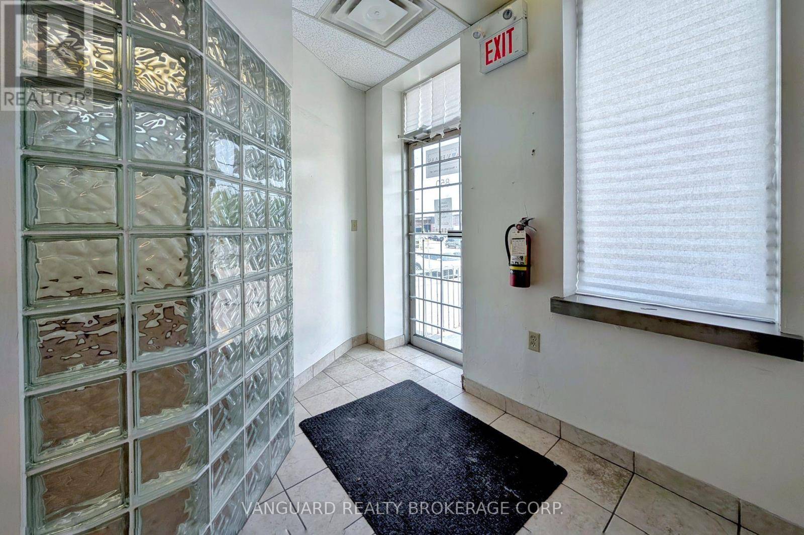 Toronto (york University Heights), ON M3J2J5,850 FLINT ROAD
