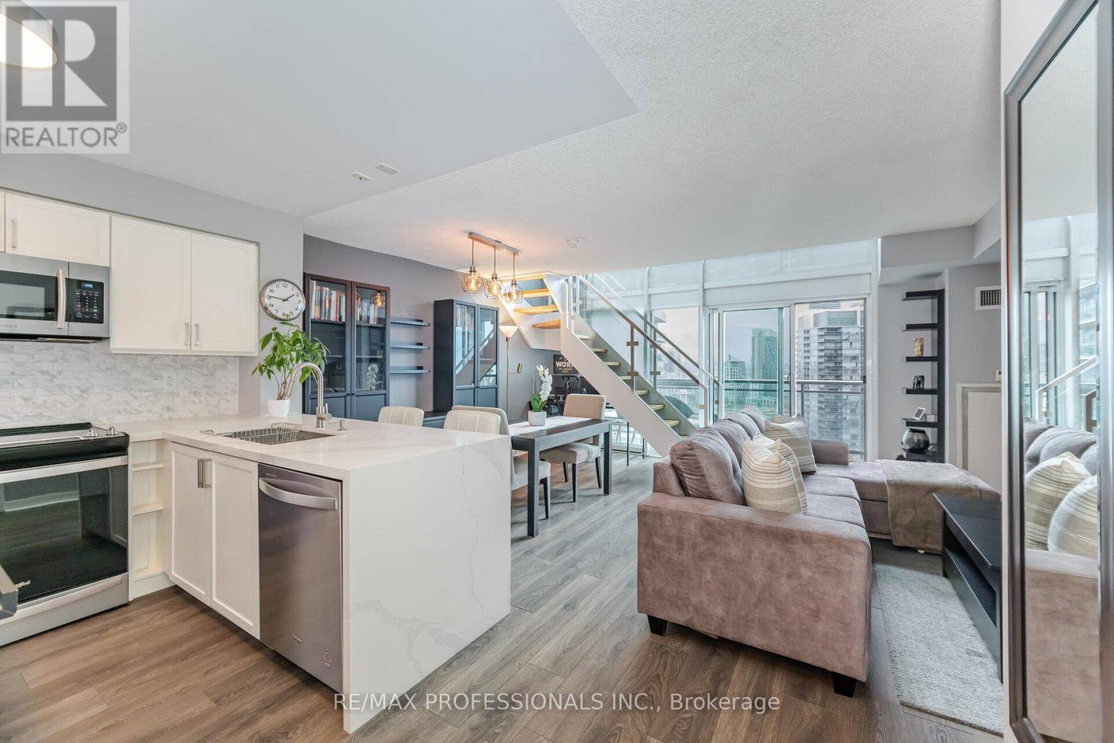 155 Legion RD North #2302, Toronto (mimico), ON M8Y0A7