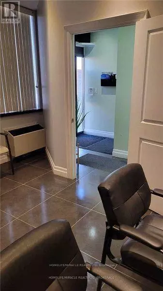 Oakville (qe Queen Elizabeth), ON L6L6M8,2400 Wyecroft RD #13