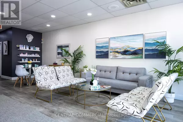 Toronto (stonegate-queensway), ON M8V1J1,2885 LAKE SHORE BOULEVARD W