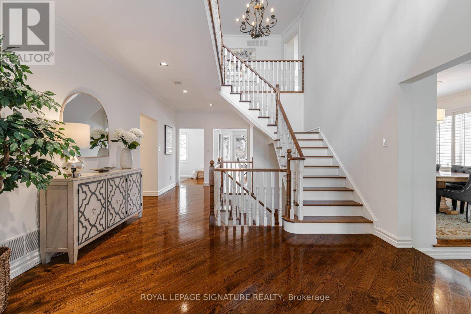 Mississauga (mineola), ON L5G4B5,1600 KENMUIR AVENUE