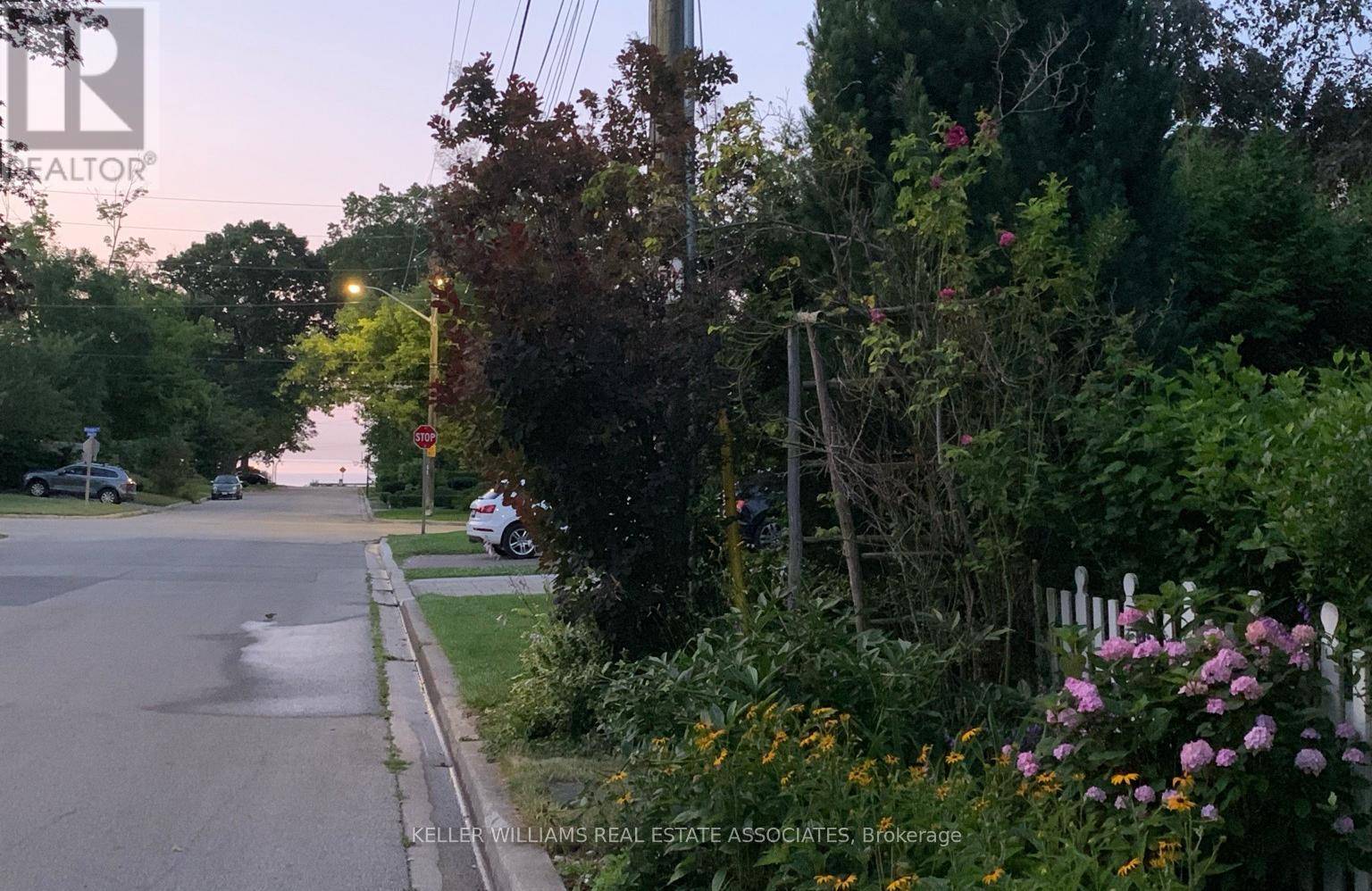 Mississauga (port Credit), ON L5G3L3,30 OAKWOOD AVENUE S