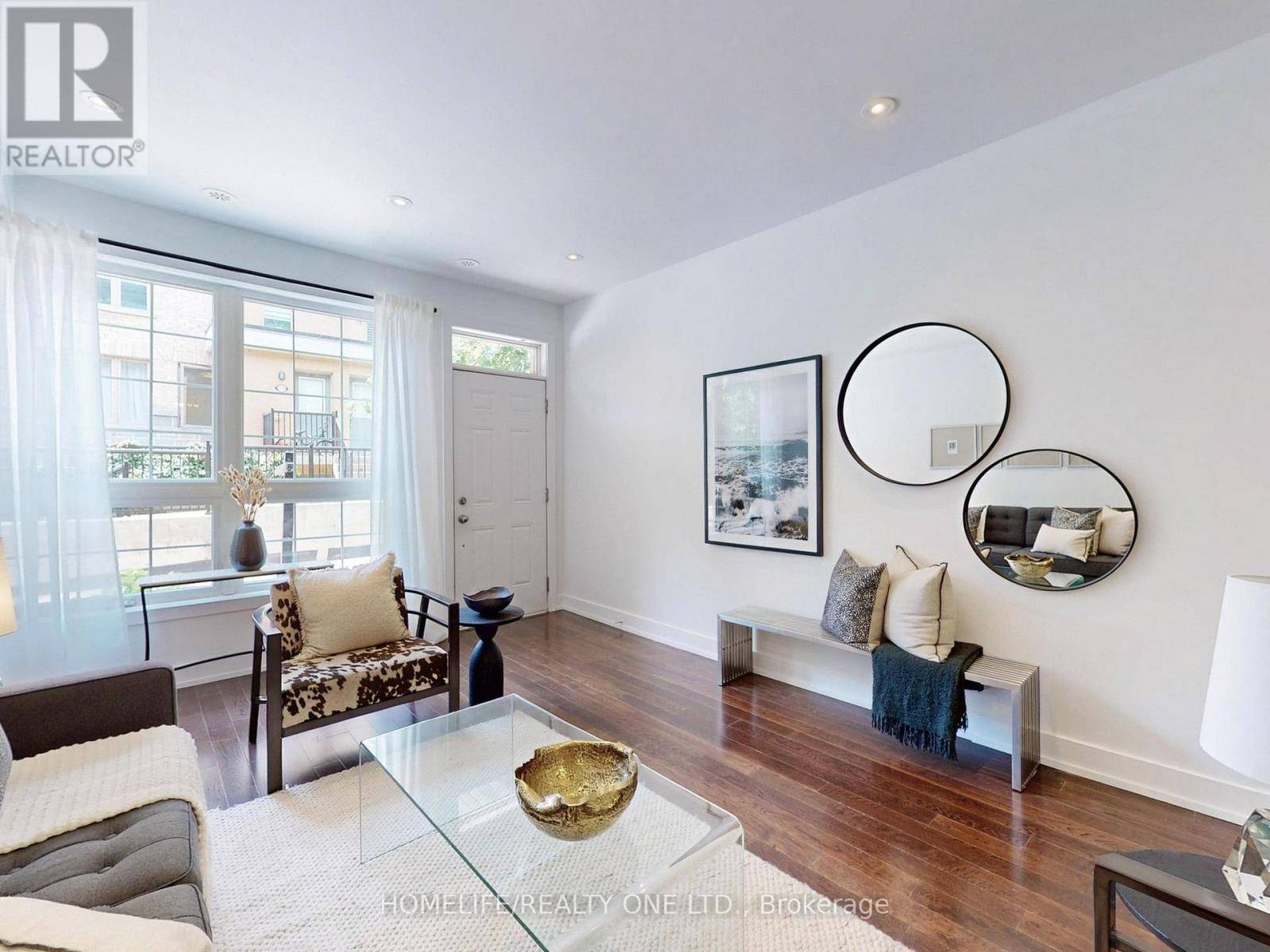 Toronto (dovercourt-wallace Emerson-junction), ON M6H0C5,220 Brandon AVE #TH 52