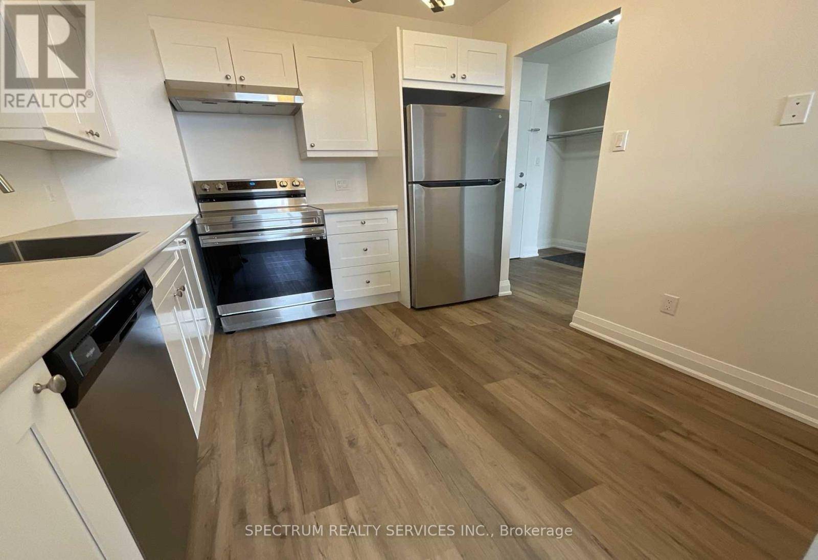 Toronto (mount Dennis), ON M6M5C6,3559 Eglinton AVE West #903