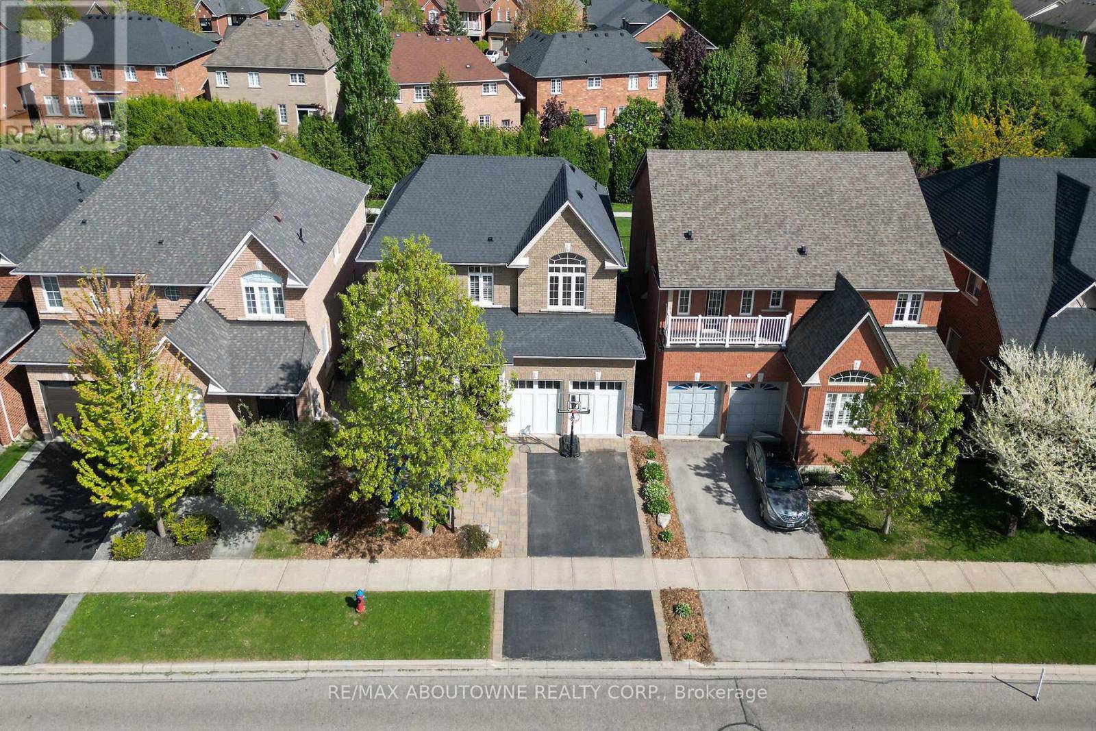 Oakville (wm Westmount), ON L6M5A2,2209 FALLING GREEN DRIVE