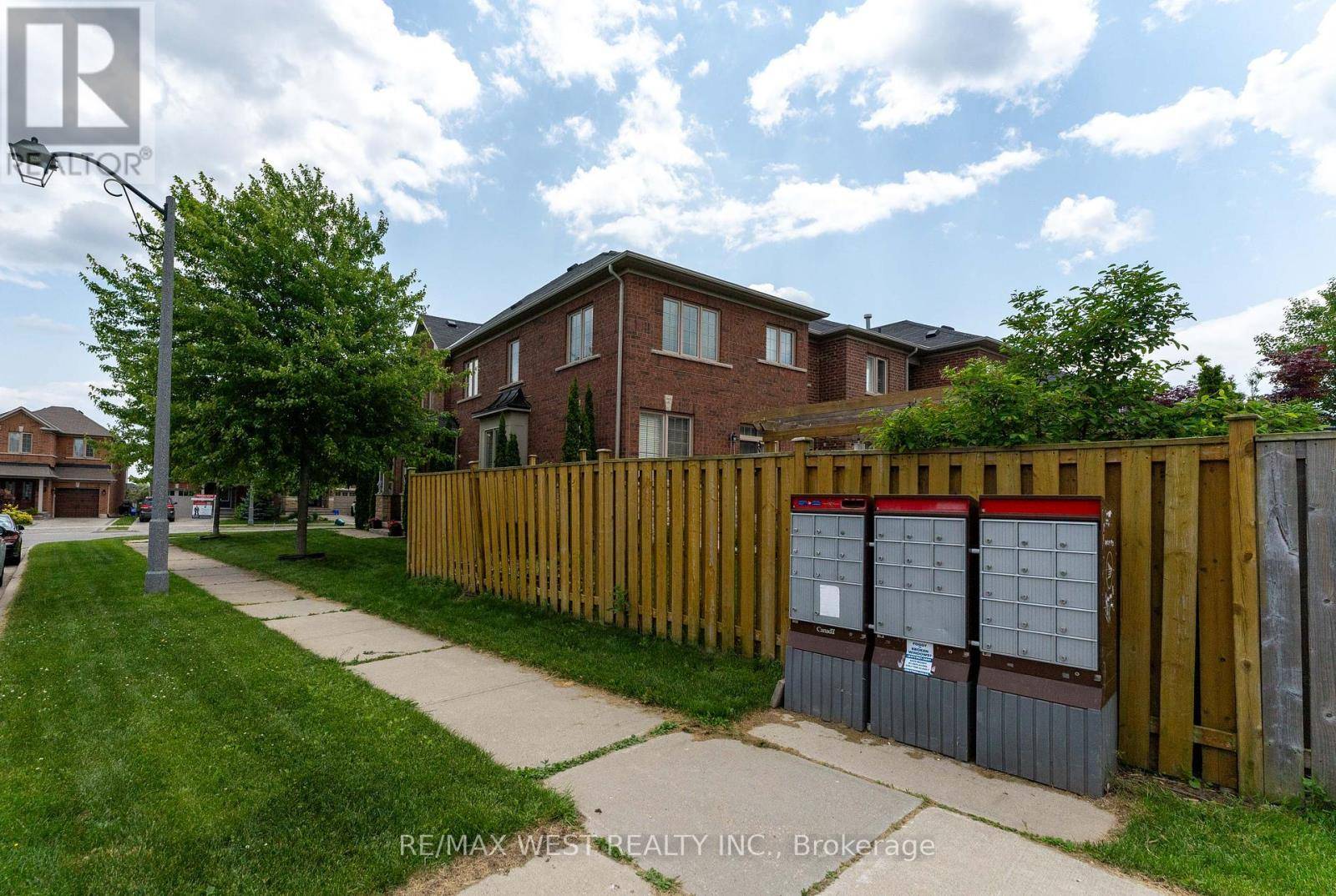 Oakville (wm Westmount), ON L5M0M5,2120 FIDDLERS WAY