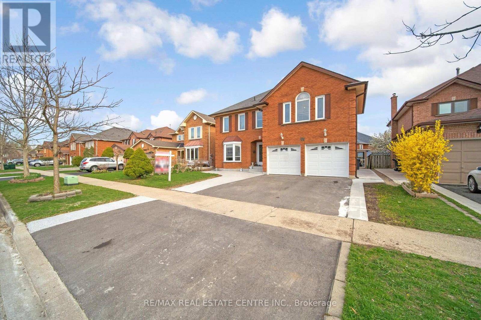 Brampton (heart Lake East), ON L6Z4K6,11 MOOREHEAD CRESCENT