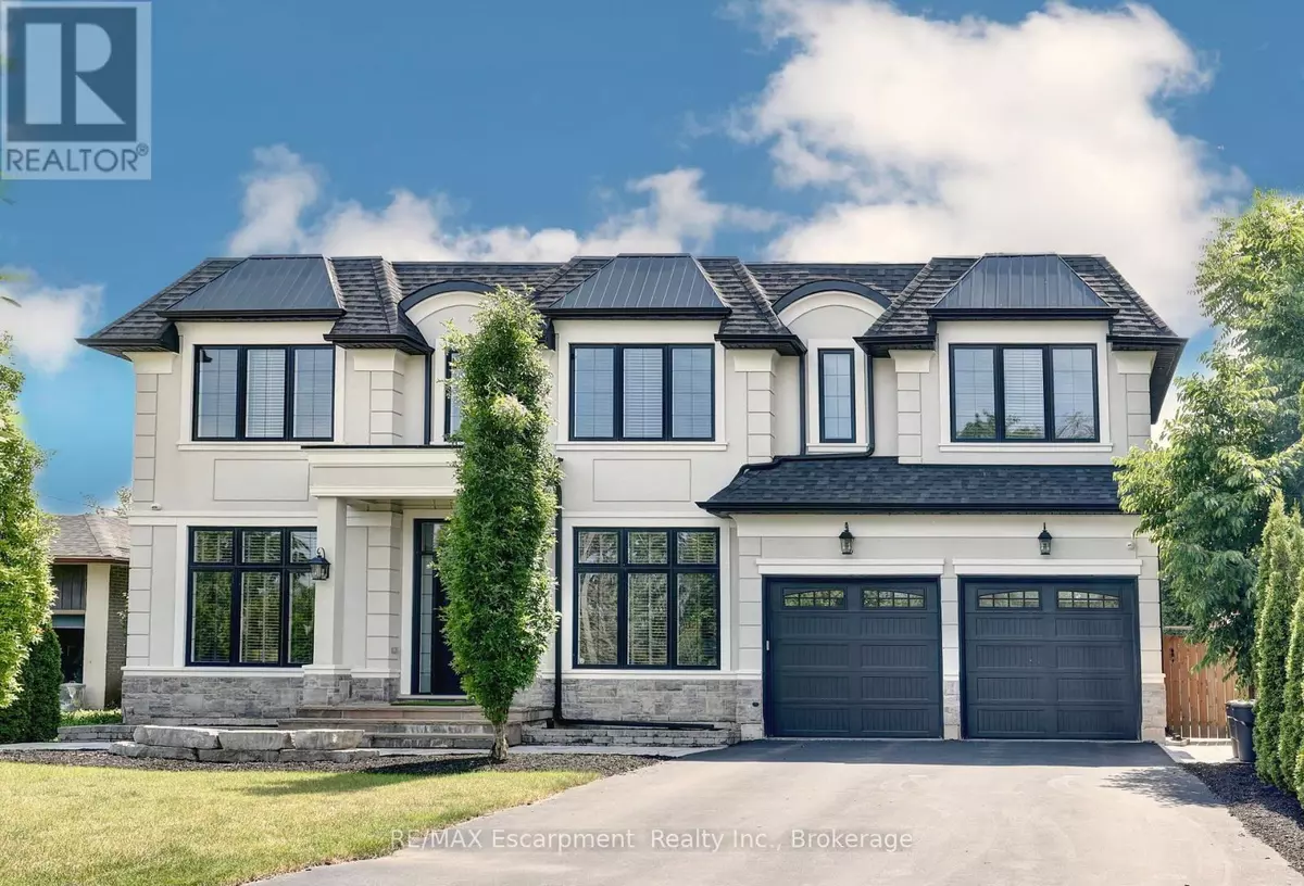 Oakville (wo West), ON L6L3Z1,402 TENNYSON DRIVE