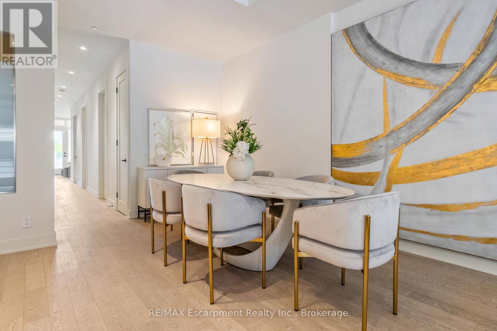 Oakville (co Central), ON L6K2W6,123 MAURICE DR #103