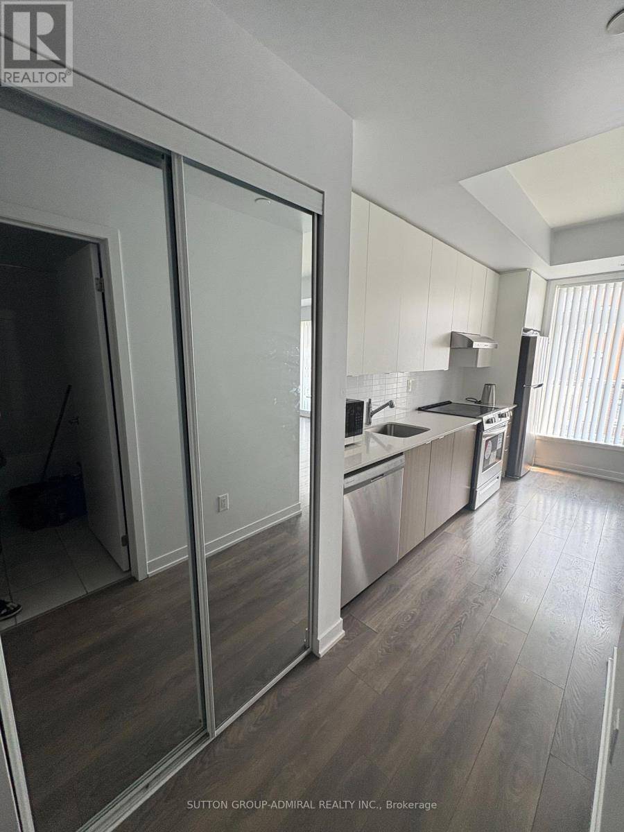 Toronto (brookhaven-amesbury), ON M6M0B7,130 Canon Jackson DR #403