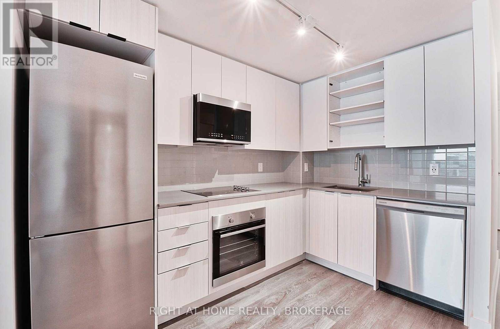 Oakville (ro River Oaks), ON L6H0G3,2481 Taunton RD #467