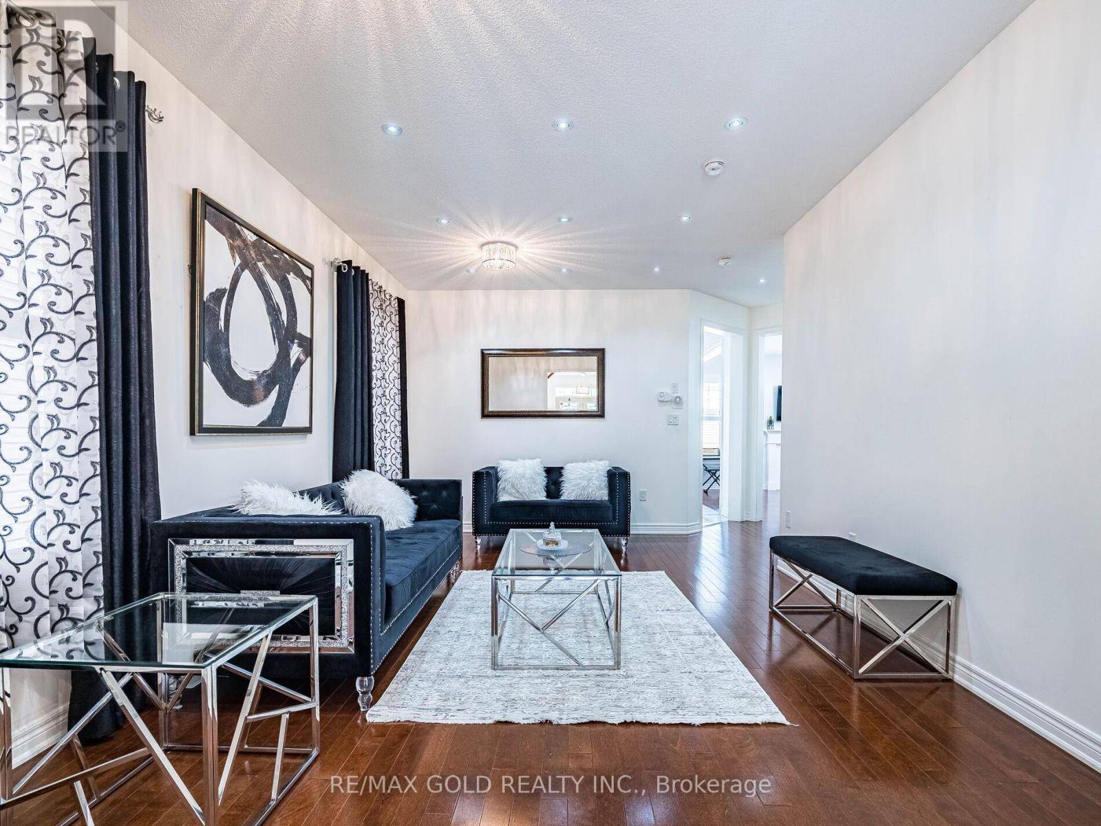 Brampton (northwest Brampton), ON L7A3Y4,18 DIVINITY CIRCLE
