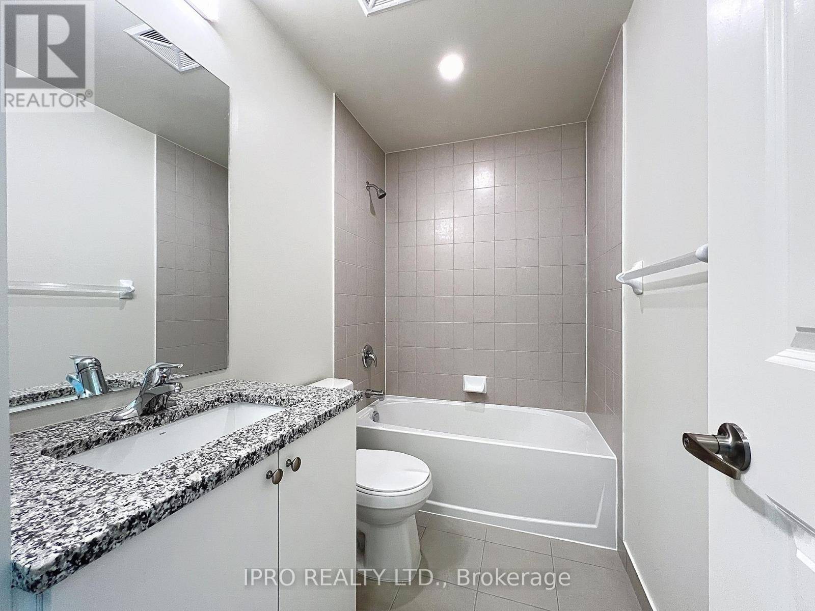 Toronto (mimico), ON M8V0G9,38 Annie Craig DR #3402