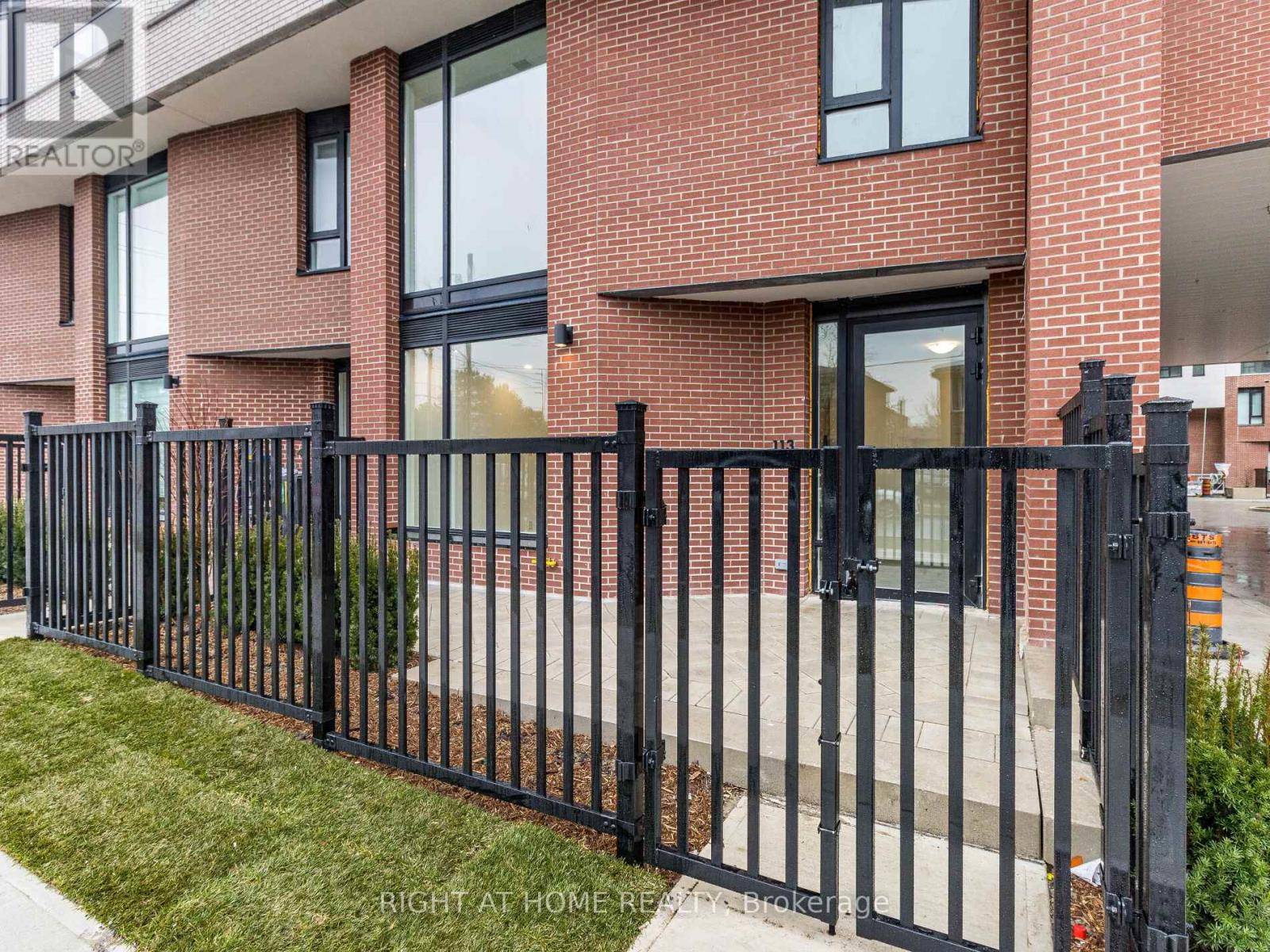 Toronto (downsview-roding-cfb), ON M3M2V9,5 maryport AVE #113
