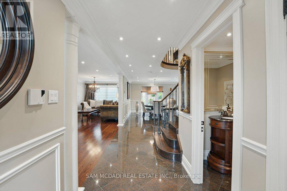 Mississauga (cooksville), ON L5B3A5,215 ANASTASIA TERRACE