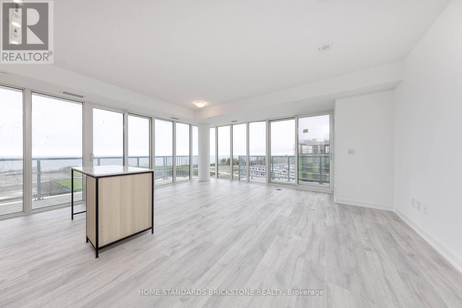 Mississauga (port Credit), ON L5H0A9,220 Missinnihe WAY #1012