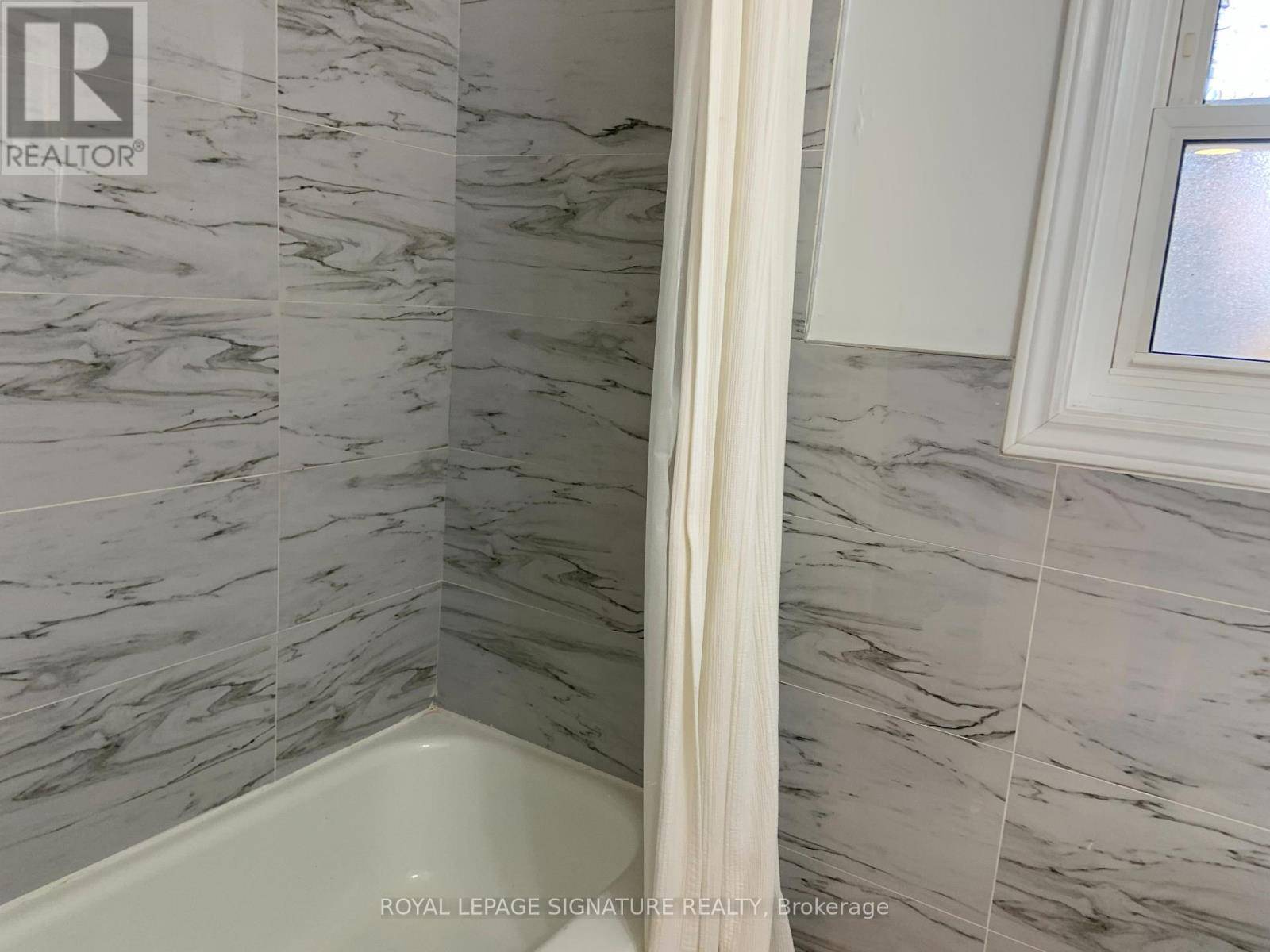 Mississauga (cooksville), ON L5A2R2,2116 Munden RD #Main