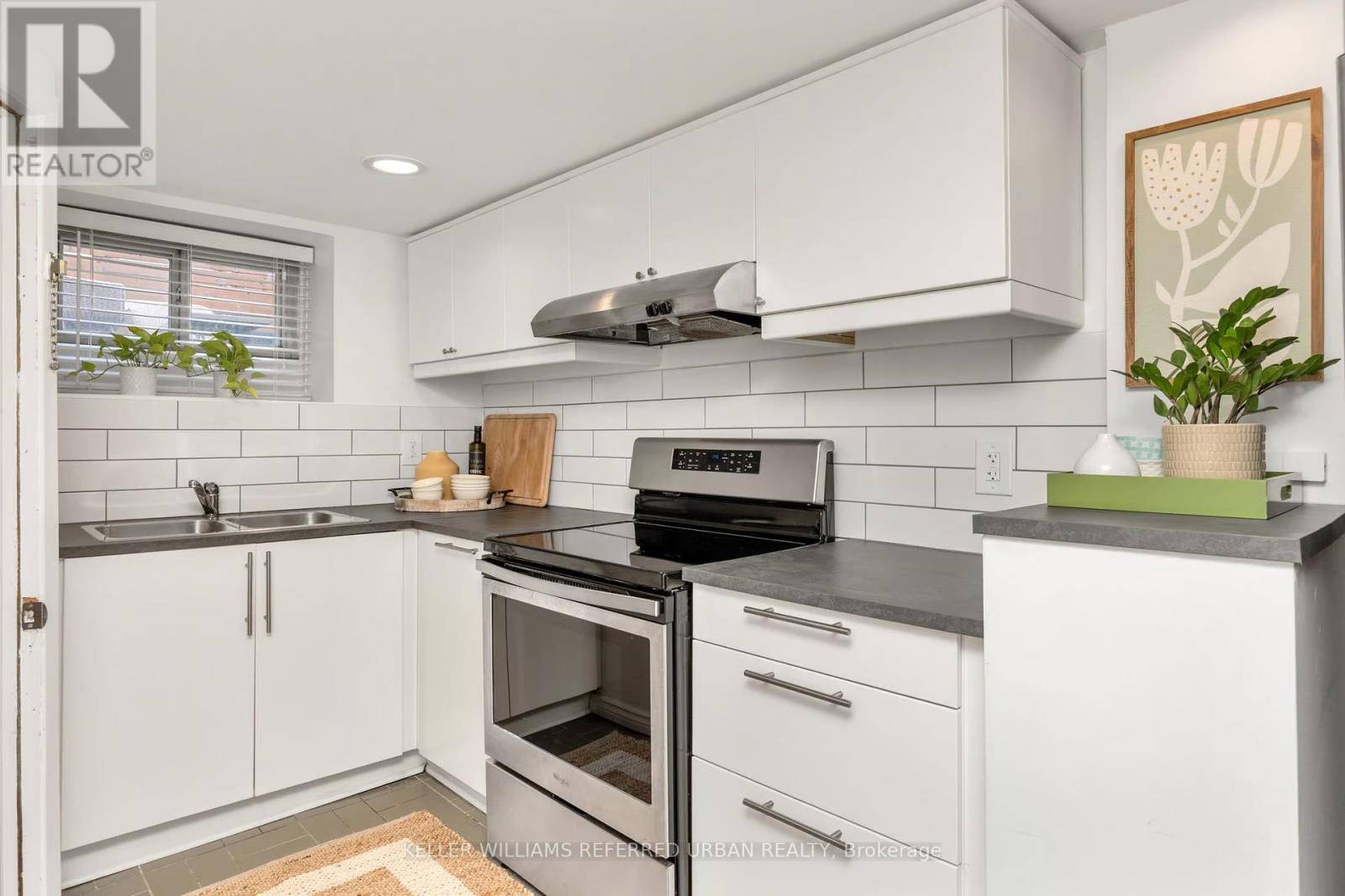 Toronto (roncesvalles), ON M6R1H4,200 Galley AVE #Basement