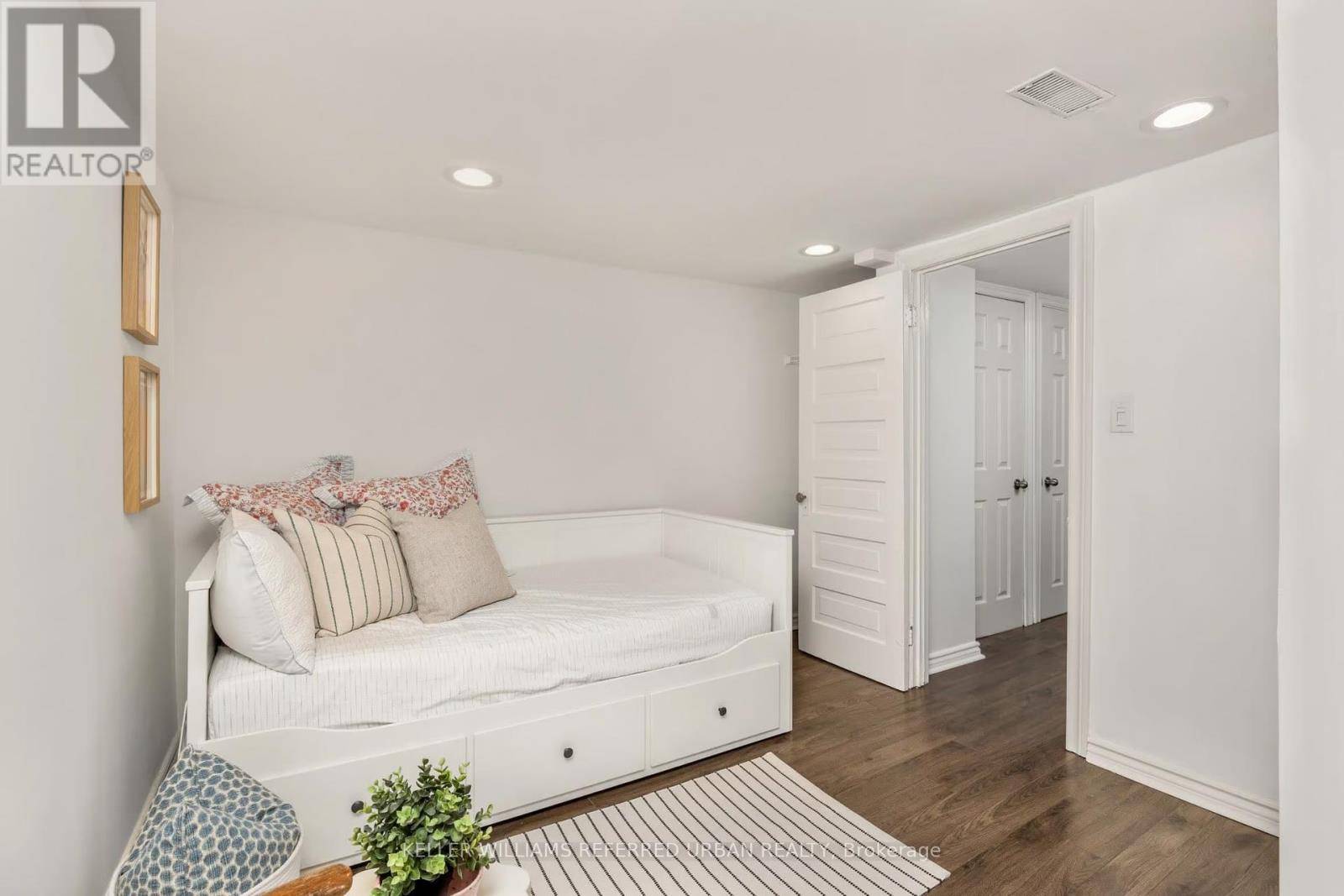 Toronto (roncesvalles), ON M6R1H4,200 Galley AVE #Basement