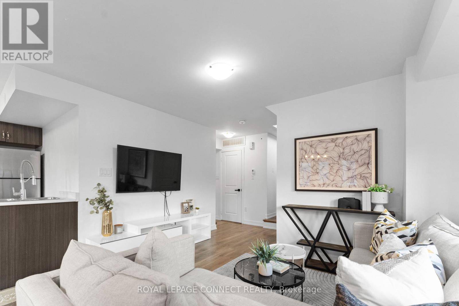 Toronto (humberlea-pelmo Park), ON M9M0B5,80 Parrotta DR #151