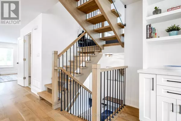 Burlington (appleby), ON L7L3C1,5199 BROUGHTON CRESCENT