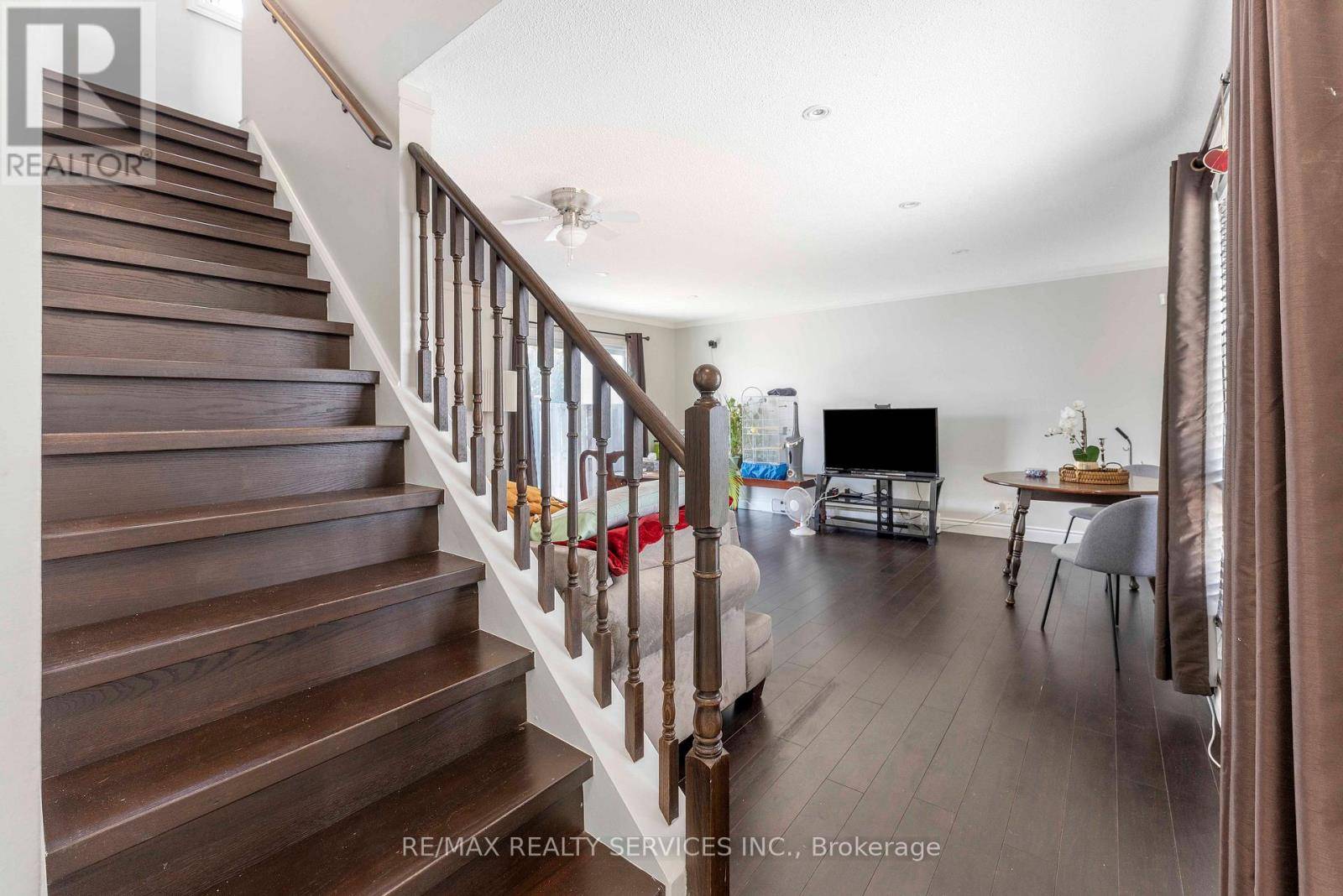 Brampton (central Park), ON L6S1N9,8 HEATHERSIDE COURT S