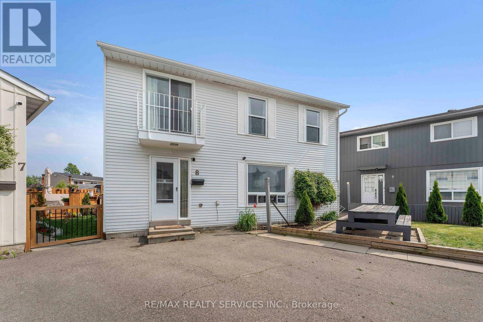 Brampton (central Park), ON L6S1N9,8 HEATHERSIDE COURT S