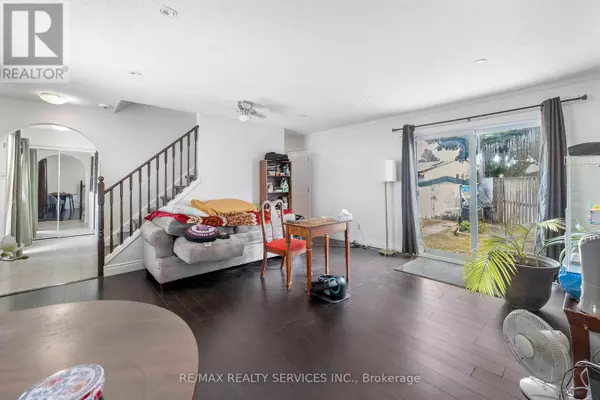 Brampton (central Park), ON L6S1N9,8 HEATHERSIDE COURT S
