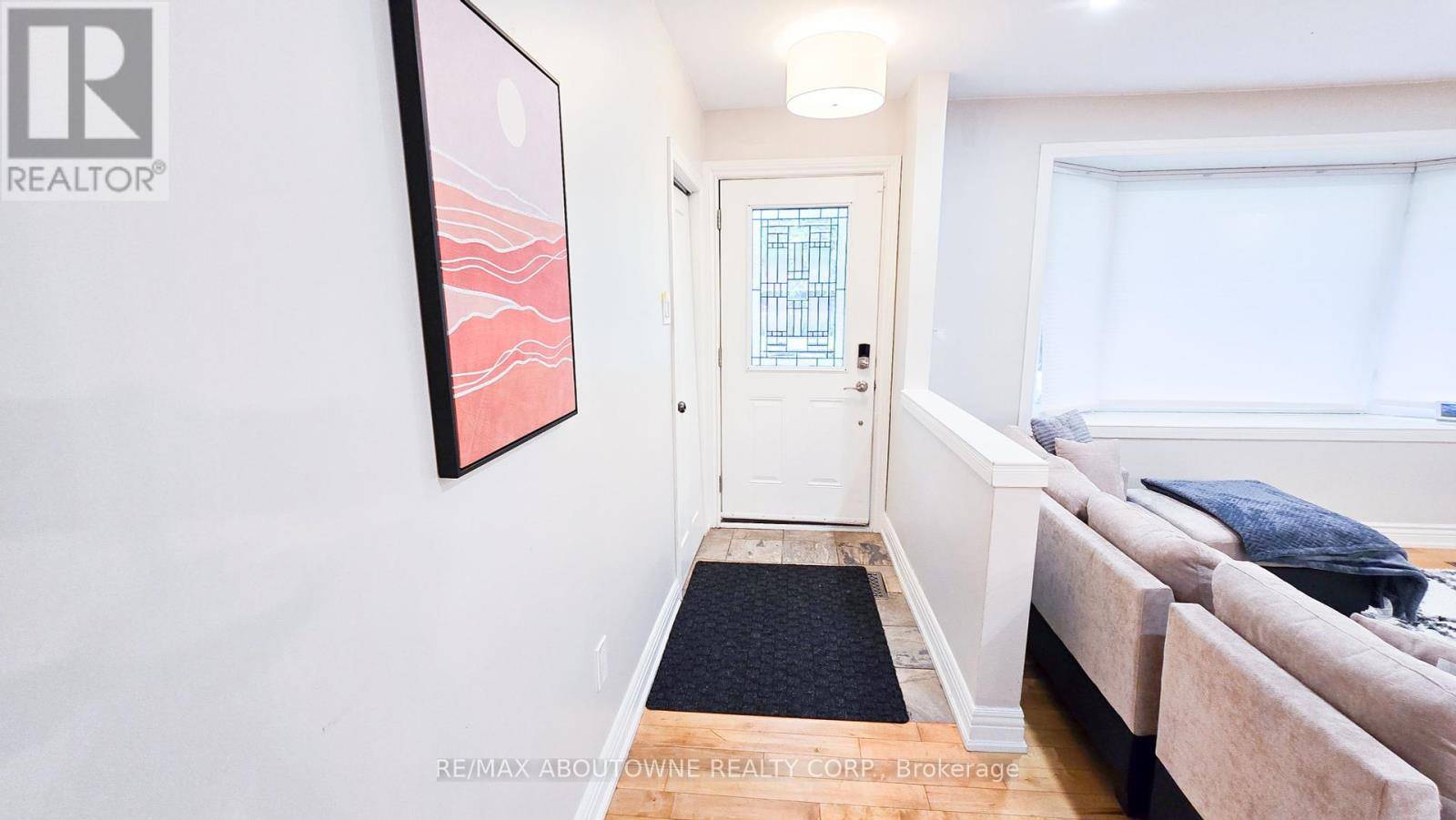Oakville (wo West), ON L6L4V9,583 TAPLOW CRESCENT
