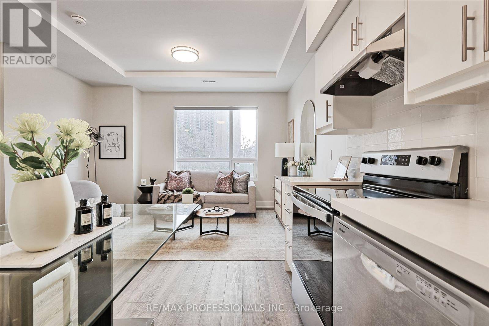 Toronto (eringate-centennial-west Deane), ON M9C3W1,62 Dixfield DR #114