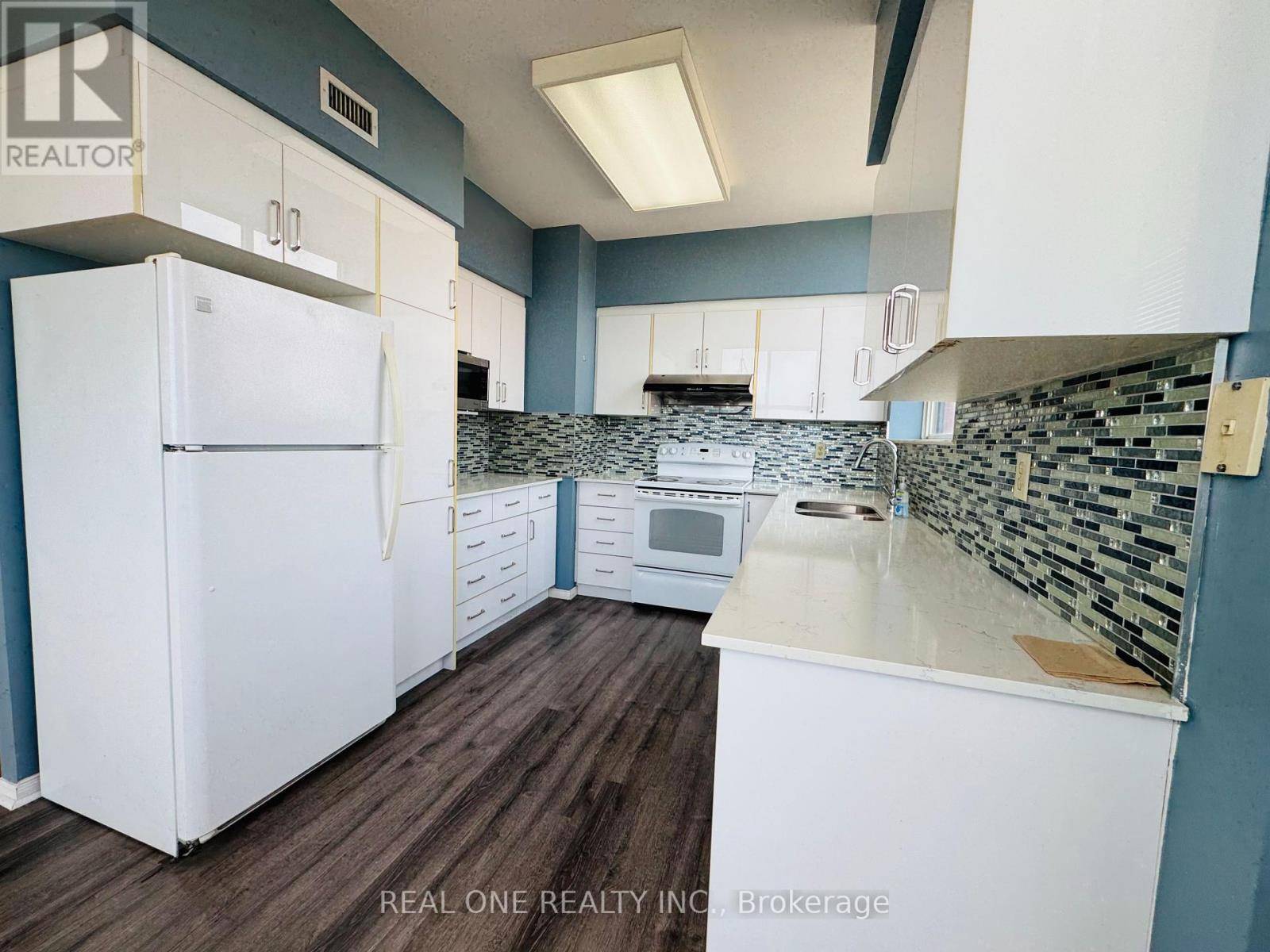 Oakville (ro River Oaks), ON L6H5V3,2199 Sixth Line #405