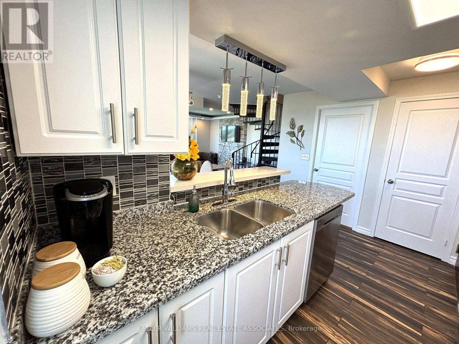 Mississauga (central Erin Mills), ON L5M6Z7,2585 Erin Centre BLVD #809