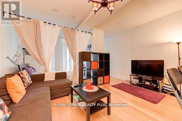 Mississauga (city Centre), ON L5B0E6,360 Square One DR #302
