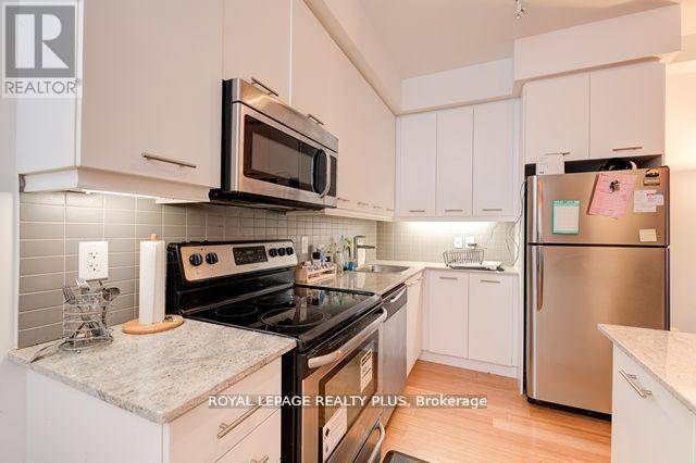 Mississauga (city Centre), ON L5B0E6,360 Square One DR #302