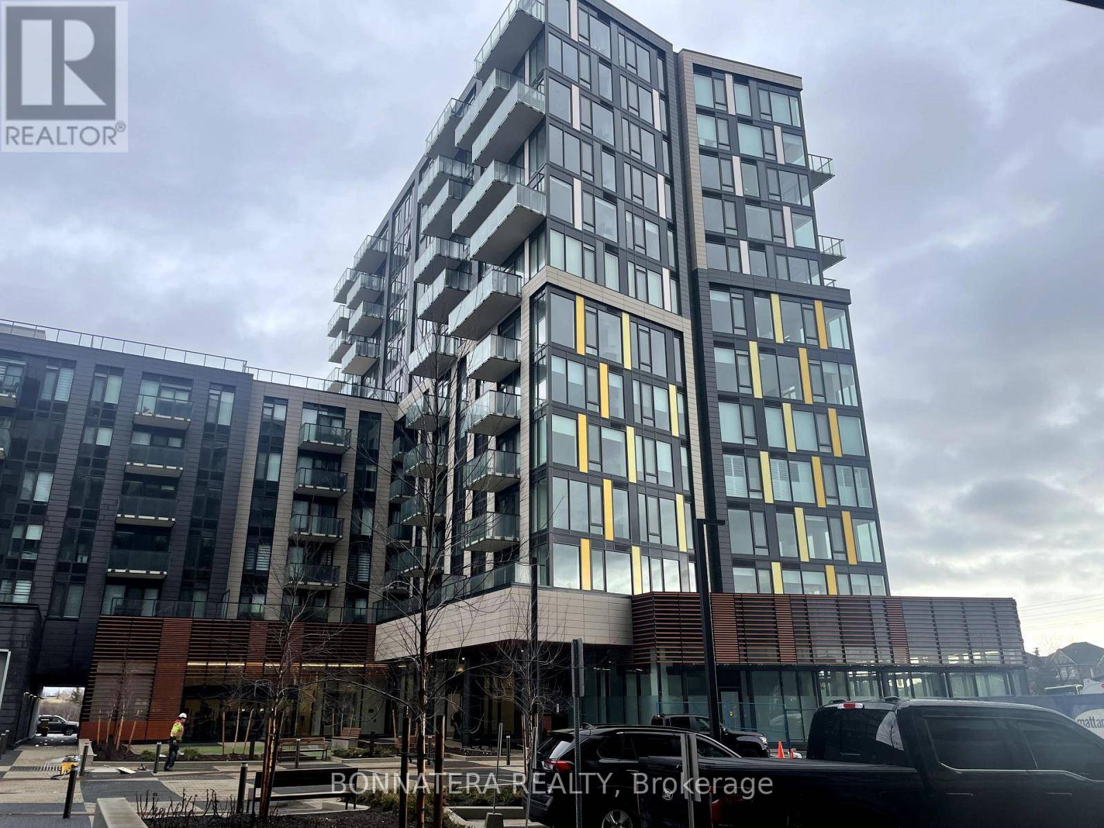Oakville (jm Joshua Meadows), ON L6H8A4,3006 William Cutmore BLVD #907