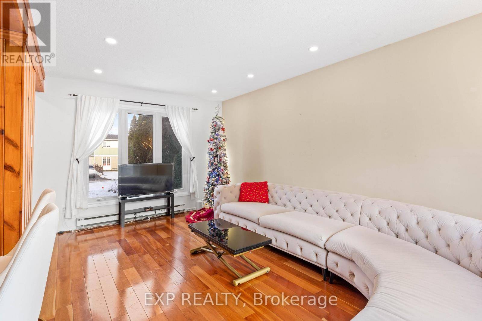 Brampton (central Park), ON L6S1X5,21 HAMLET COURT