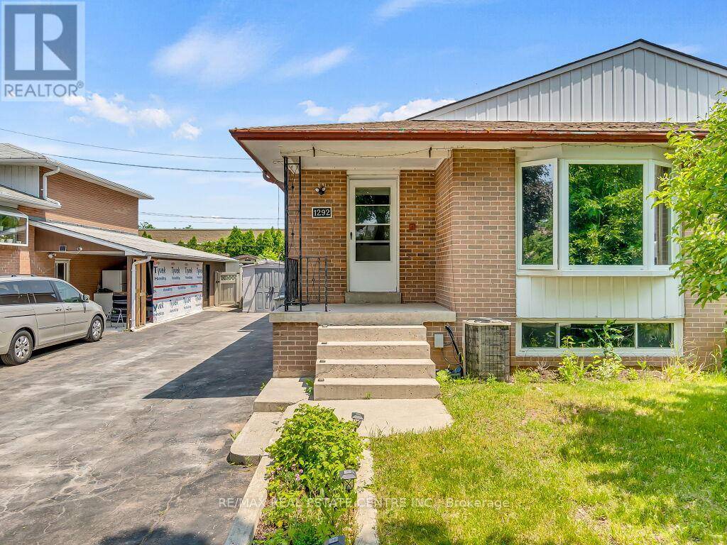 Oakville (cp College Park), ON L6H2A4,1292 NAPIER CRESCENT