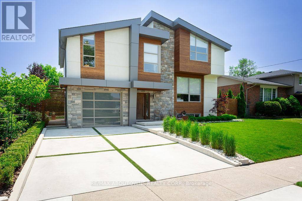 Oakville (co Central), ON L6K2B1,230 ELMWOOD ROAD