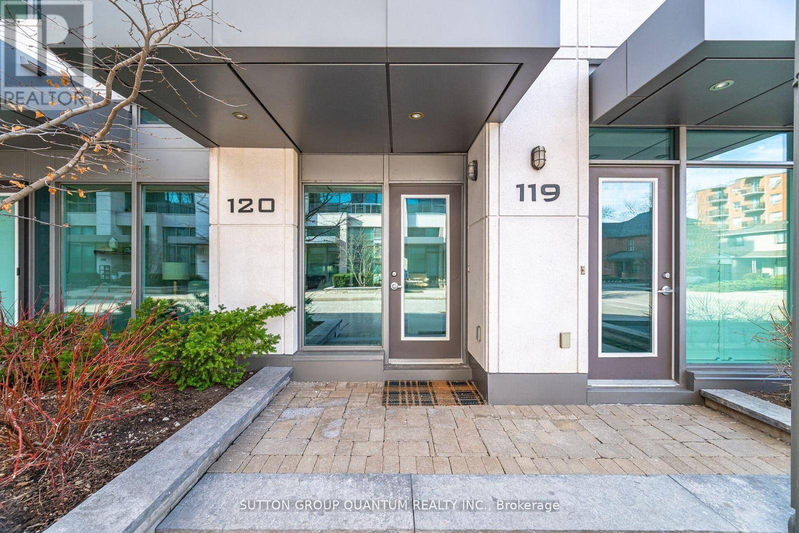 Oakville (br Bronte), ON L6L3E5,56 Jones ST #120