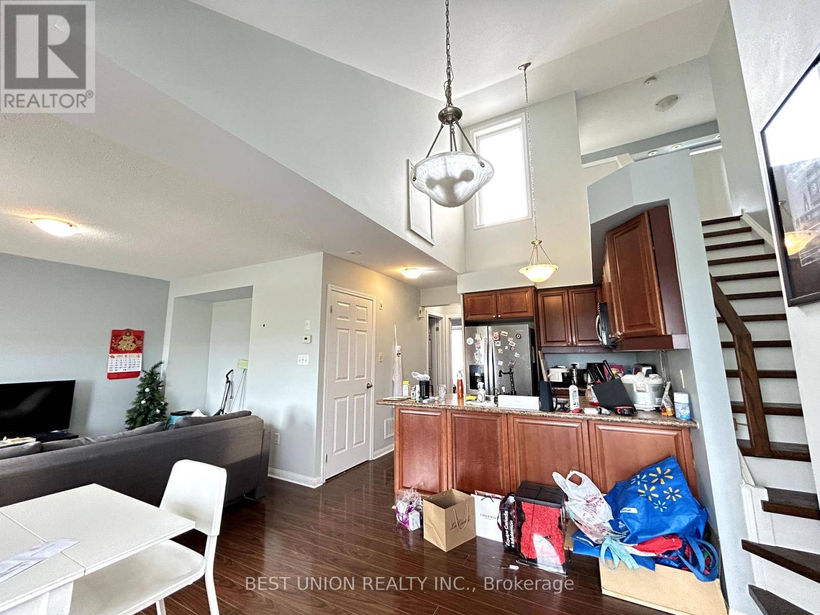 Mississauga (cooksville), ON L5B0B5,613 Dundas ST West #6