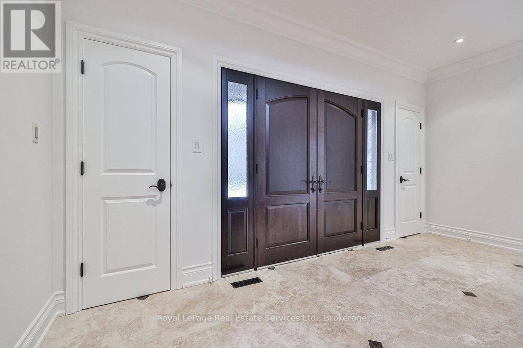 Oakville (oo Old Oakville), ON L6J6M1,24 RAYMAR PLACE