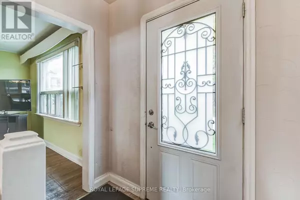 Toronto (yorkdale-glen Park), ON M6A1T9,66 CARTWRIGHT AVENUE
