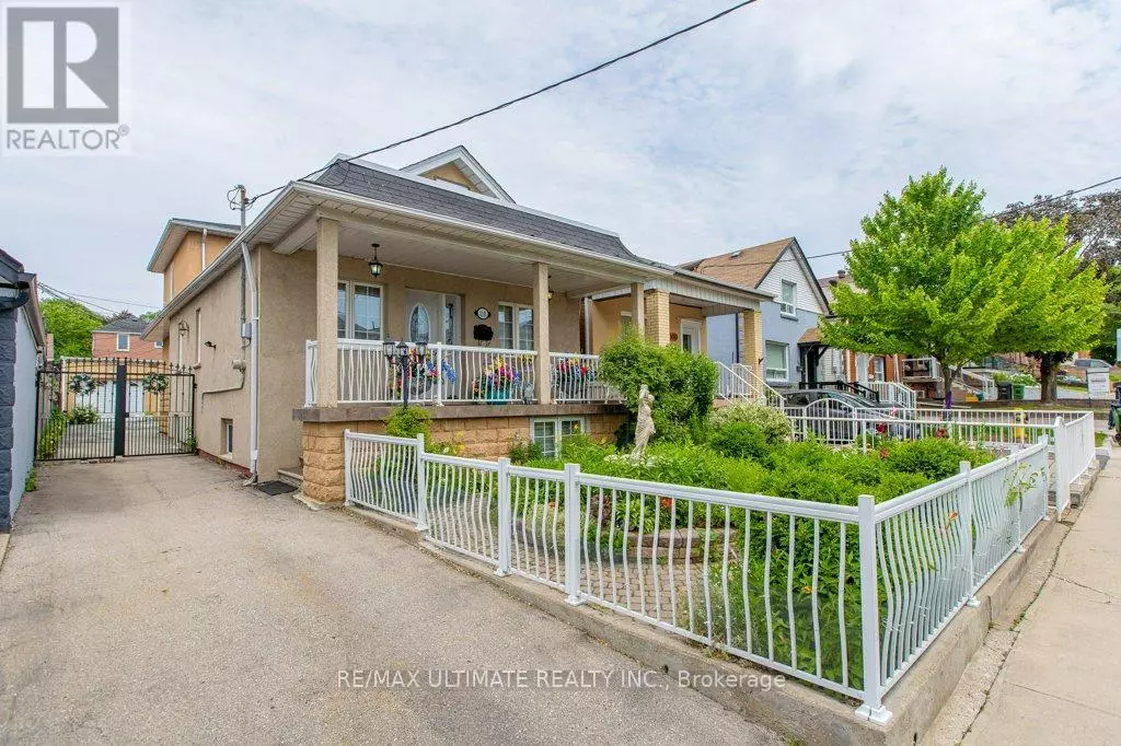 Toronto (keelesdale-eglinton West), ON M6M1E9,110 AILEEN AVENUE