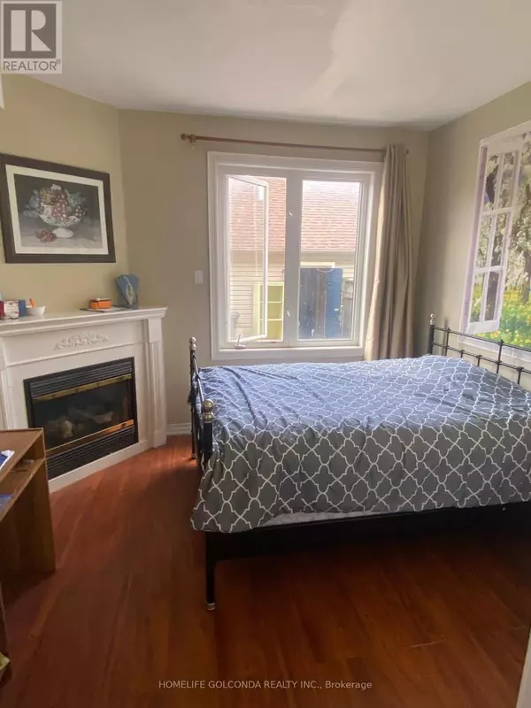 Toronto (york University Heights), ON M3J3P8,15 HAYNES AVENUE