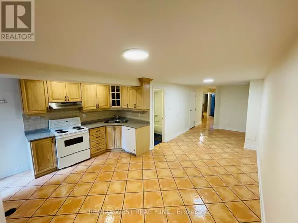 Toronto (junction Area), ON M6N3C6,94A MULOCK AVENUE