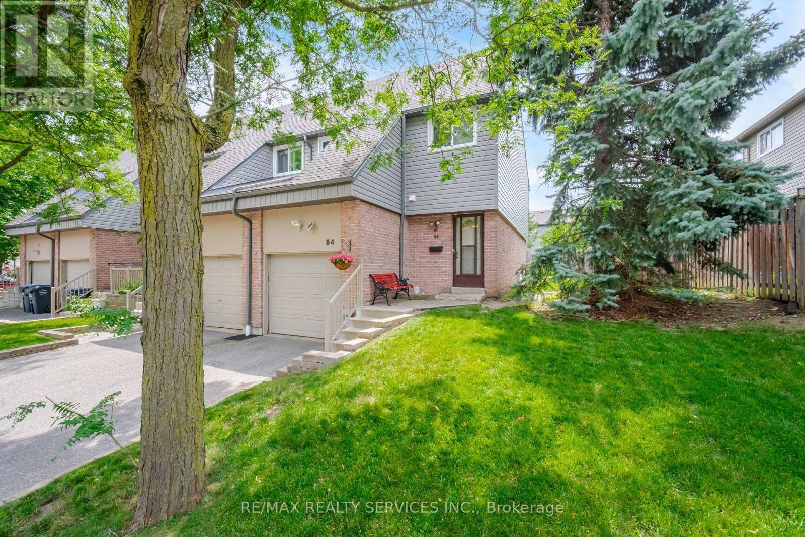 Brampton (brampton North), ON L6V3E3,54 TARA PARK CRESCENT