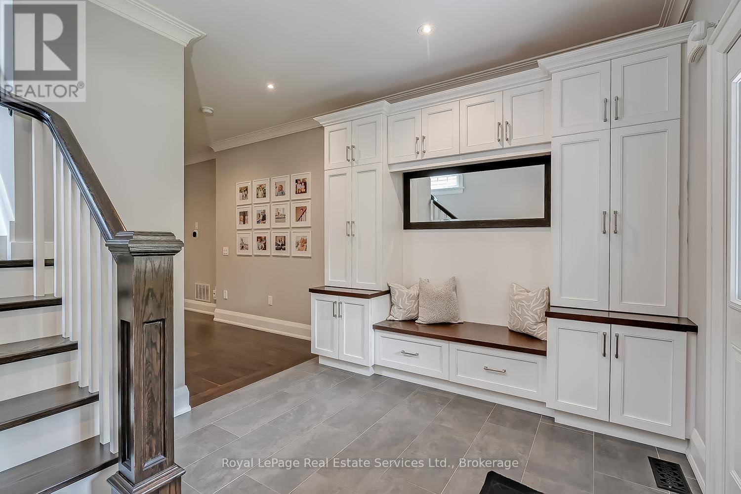 Oakville (oo Old Oakville), ON L6J3J5,431 INGLEHART STREET S